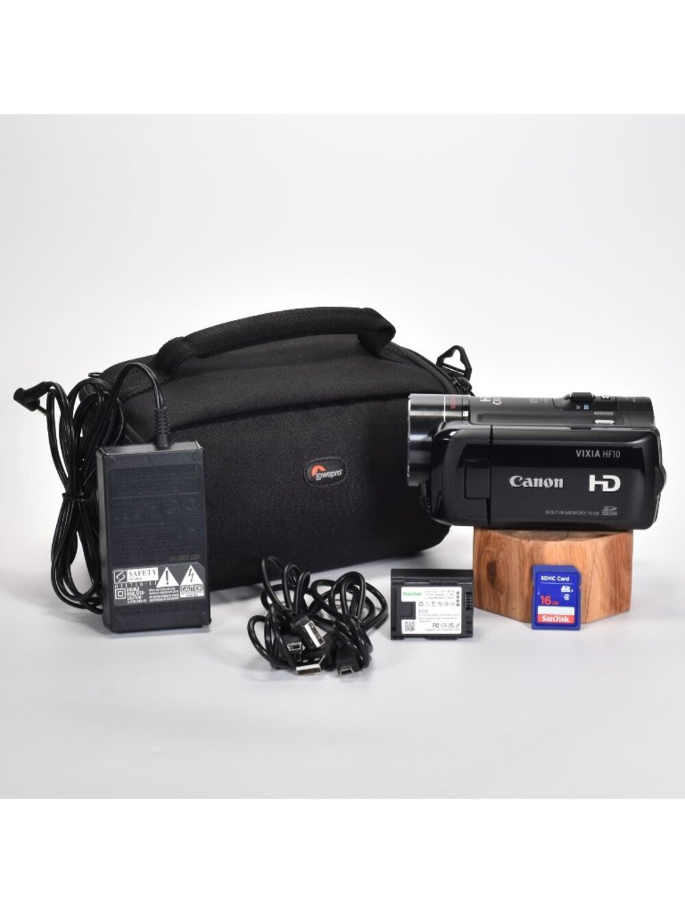 Canon VIXIA HF-10 AVCHD 16GB Dual Flash Memory HD Camcorder 12x Opt Zoom MINT